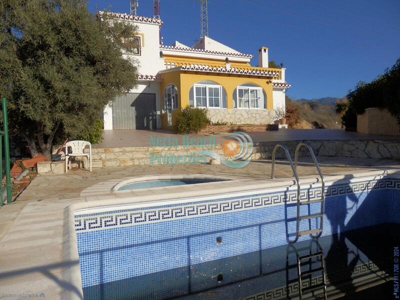 Villa zu verkaufen in Nerja, Málaga