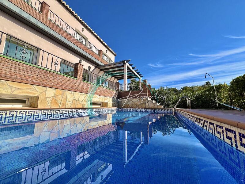 Villa for sale in Valle Niza, Málaga