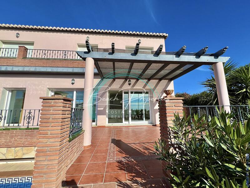 6 Cuarto Villa en venta