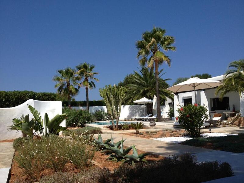 4 спальная комната Villa продается в Cala Tarida, Ibiza