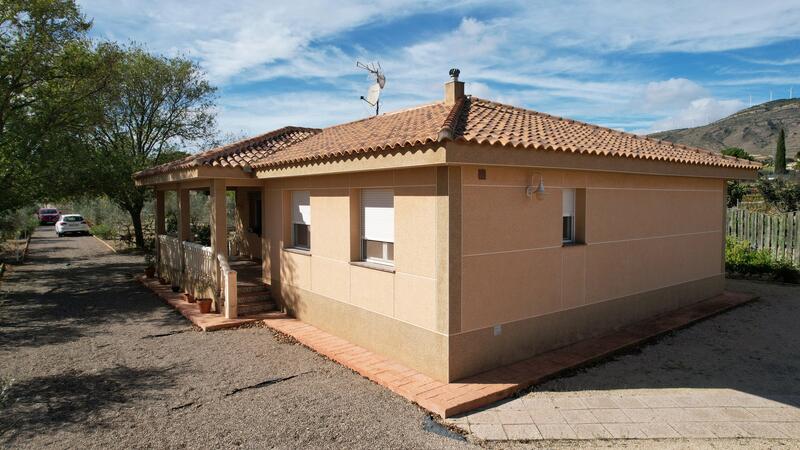 Villa en venta en Caudete, Albacete