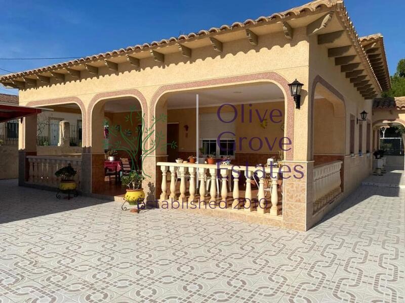 Villa en venta en Monóver, Alicante