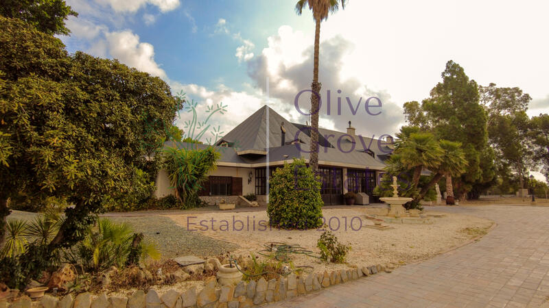 6 bedroom Villa for sale