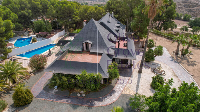 6 bedroom Villa for sale