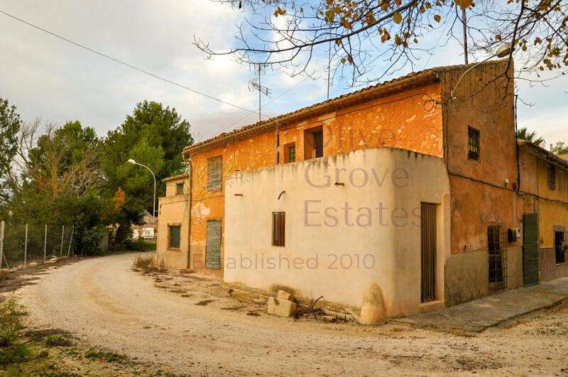 Villa til salgs i Pinoso, Alicante