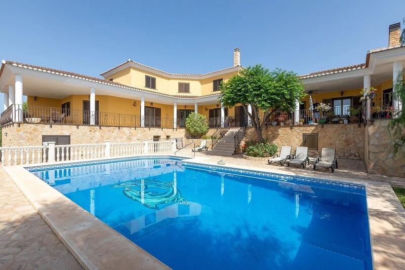 Villa en venta en Alginet, Valencia