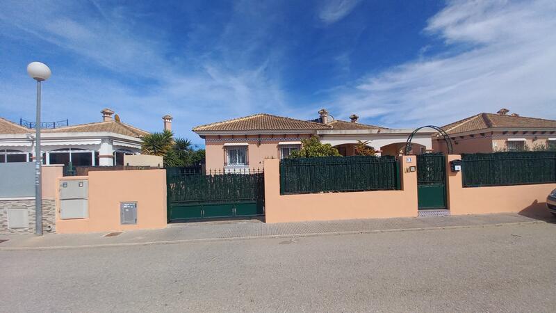 Villa till salu i Los Montesinos, Alicante