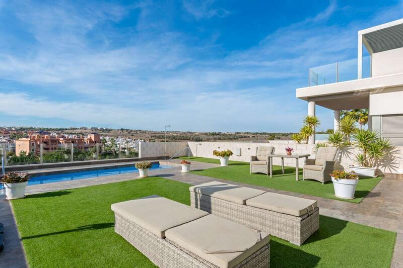 Villa en venta en Villamartin, Alicante