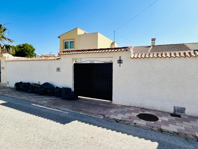 Villa en venta en Torrevieja, Alicante