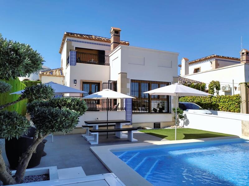 Villa til salgs i Algorfa, Alicante