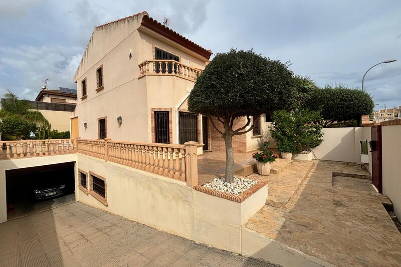 4 Cuarto Villa en venta