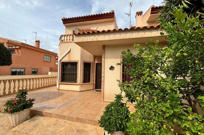 4 Cuarto Villa en venta