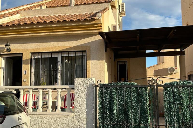 2 Cuarto Villa en venta