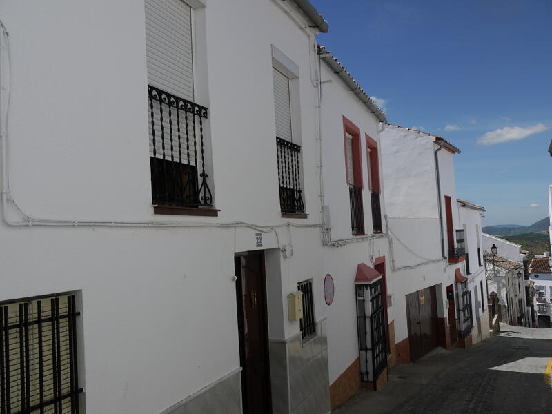 Rekkehus til salgs i Olvera, Cádiz