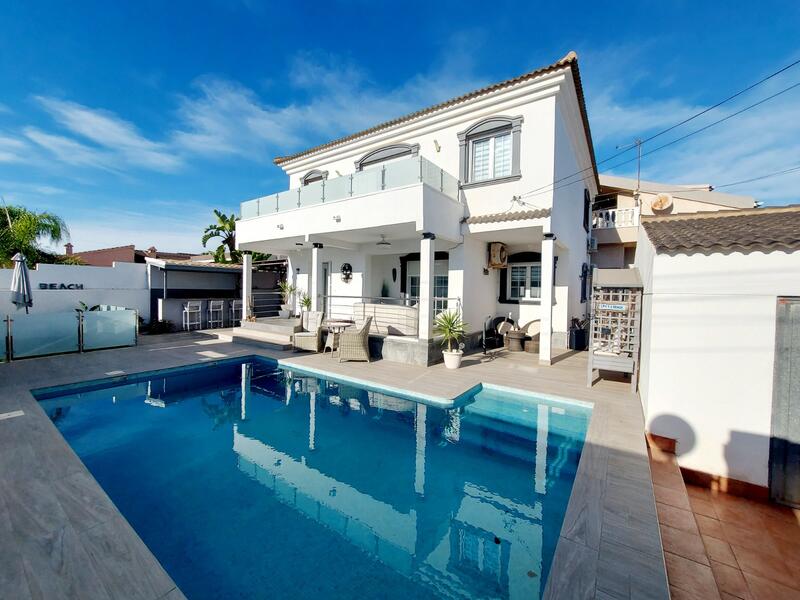 Villa til salg i Orihuela Costa, Alicante