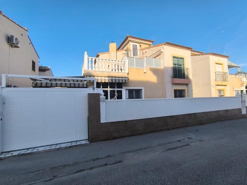 Villa en venta en Algorfa, Alicante