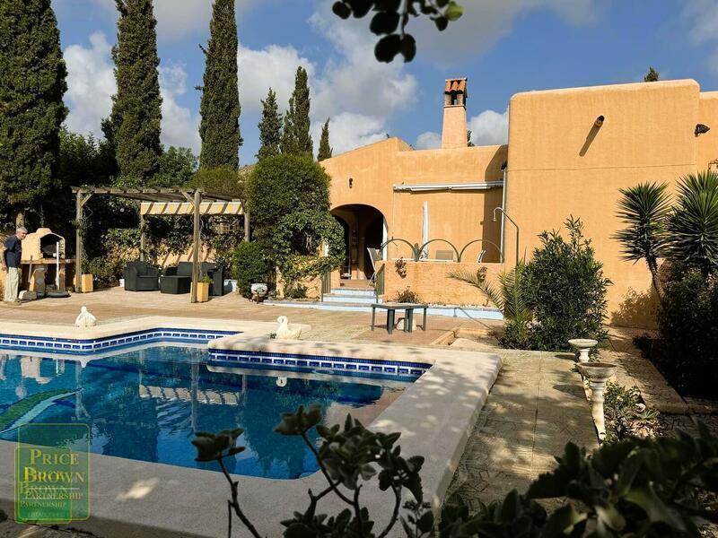 Villa for sale in La Algarrobina, Almería