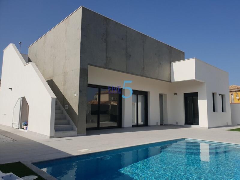 Villa en venta en Pilar de la Horadada, Alicante