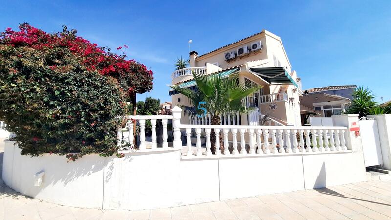 Country House for sale in Pilar de la Horadada, Alicante