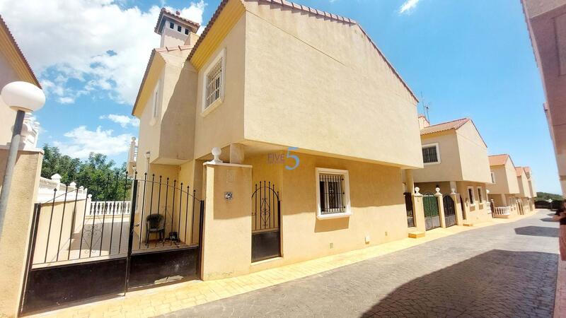 Stadthaus zu verkaufen in Pilar de la Horadada, Alicante
