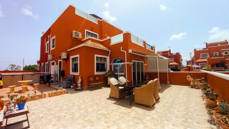 Duplex for sale in Los Montesinos, Alicante
