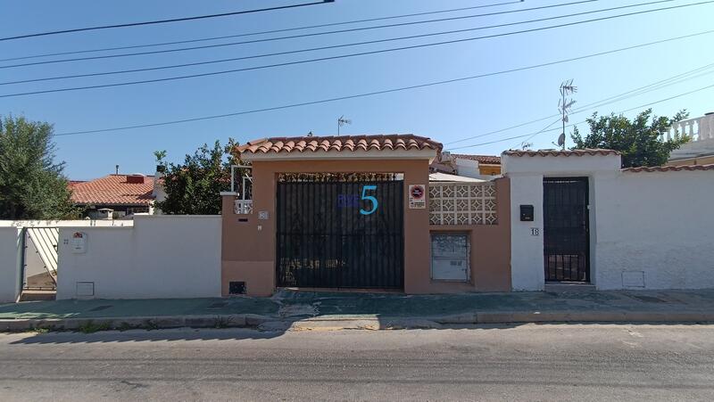 Villa til salgs i Torrevieja, Alicante