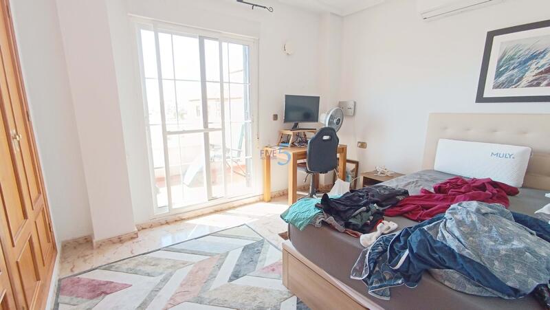 3 slaapkamer Gezinswoning Te koop