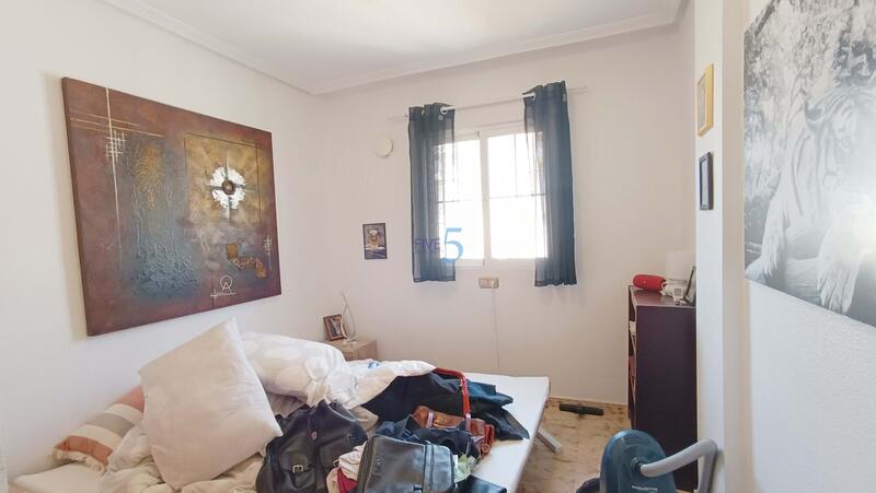 3 slaapkamer Gezinswoning Te koop