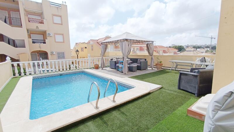 4 bedroom Townhouse for sale