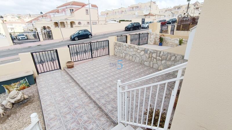 4 bedroom Townhouse for sale