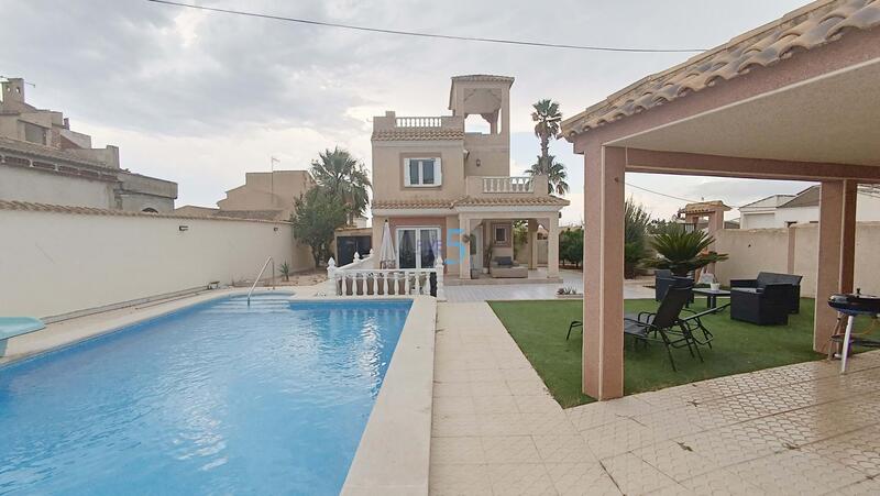 Country House for sale in Torrevieja, Alicante