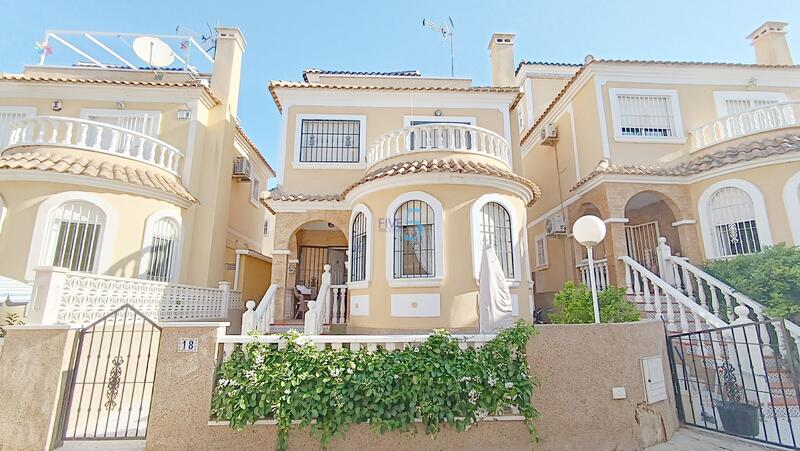 Villa à vendre dans Orihuela, Alicante