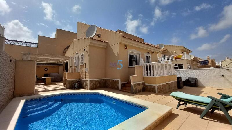 Villa til salgs i Rojales, Alicante