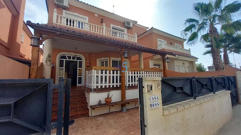 Villa for sale in Almoradí, Alicante