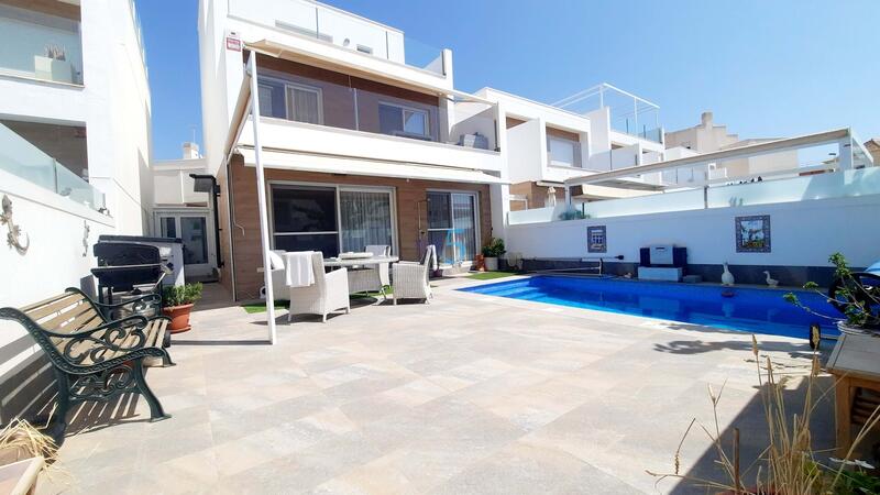 Villa en venta en San Pedro del Pinatar, Murcia