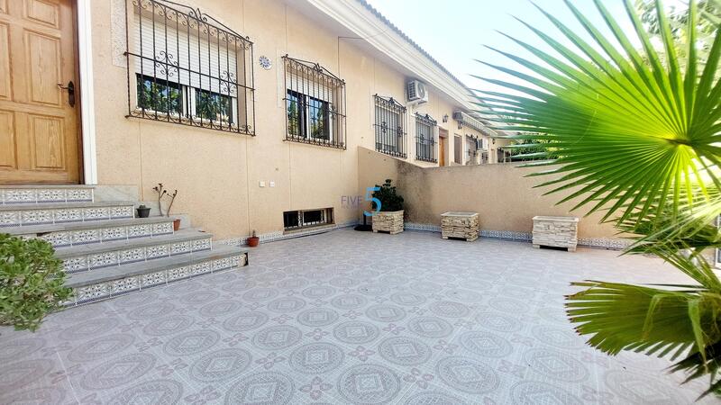 3 bedroom Townhouse for sale