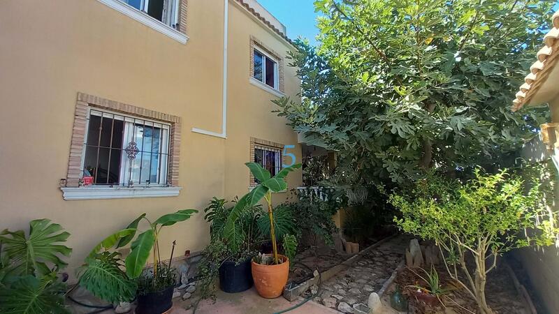 3 bedroom Townhouse for sale