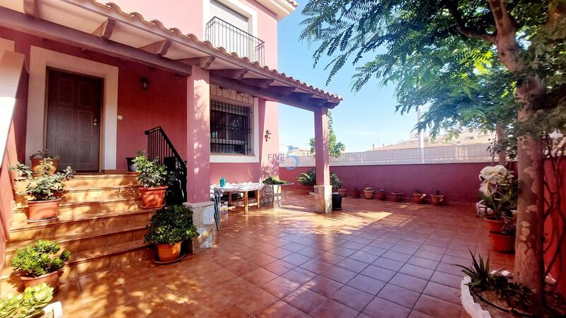 Townhouse for sale in Pilar de la Horadada, Alicante