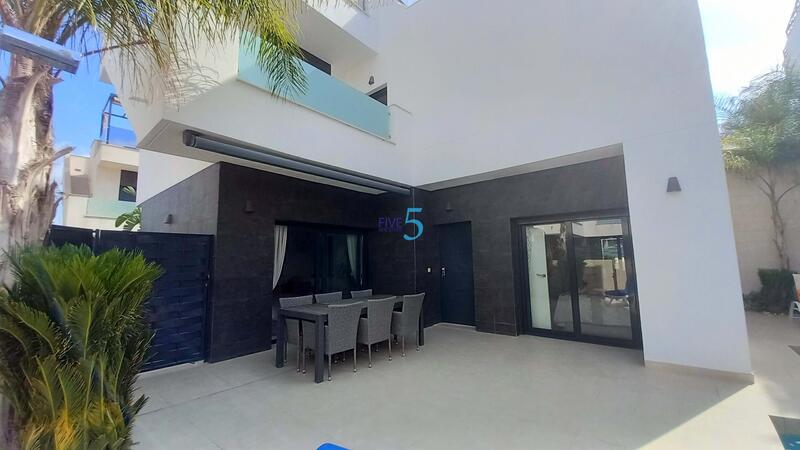 4 Cuarto Villa en venta