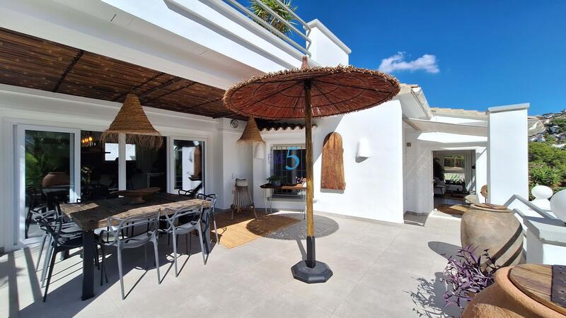 5 bedroom Villa for sale