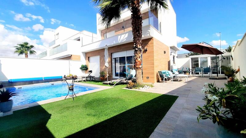 Country House for sale in Pilar de la Horadada, Alicante