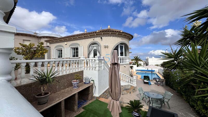 Villa zu verkaufen in Orihuela, Alicante