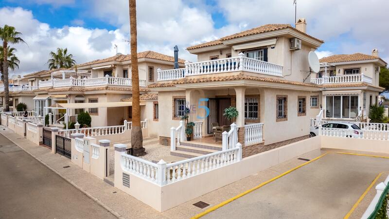 Villa Te koop in Orihuela, Alicante