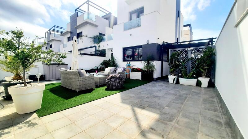 Townhouse for sale in Pilar de la Horadada, Alicante