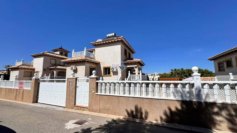 4 Cuarto Villa en venta