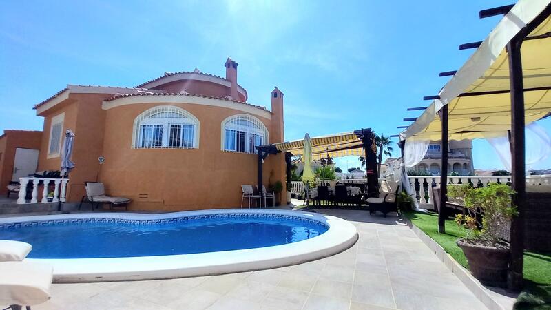 Villa til salgs i Rojales, Alicante