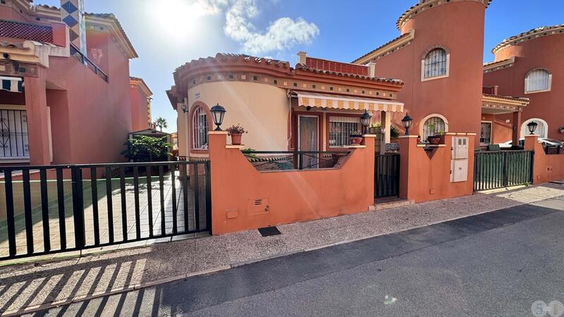 Villa à vendre dans Orihuela, Alicante