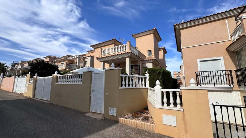 3 Cuarto Villa en venta