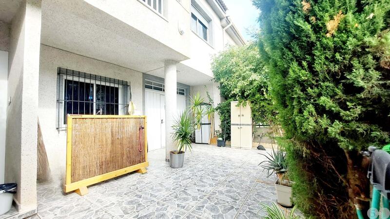 3 bedroom Townhouse for sale