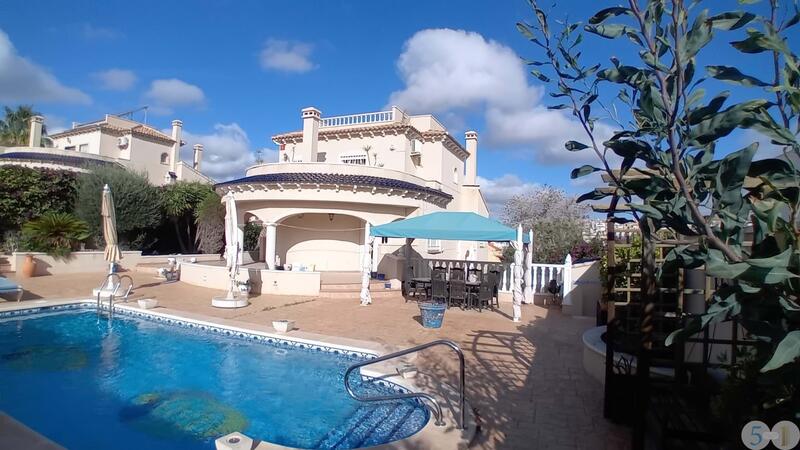 Villa à vendre dans Orihuela, Alicante